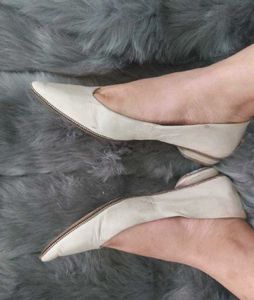 Elegant Cream Pointed Toe Flats