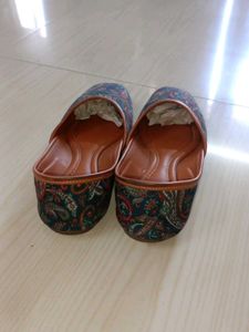 Paisley Print Juttis