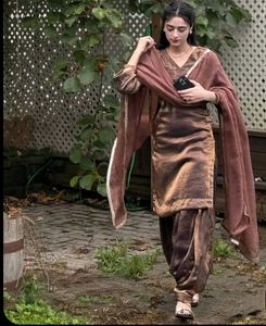 8 MTRS Trending luxurious fandi satin silk fabric