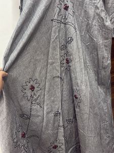 Elegant Grey Kurta with Floral Embroidery