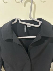 H&amp;M Black Tie-Back Cut-Out Cropped Shirt