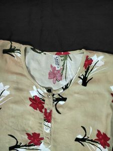 @99 Nude Floral Top