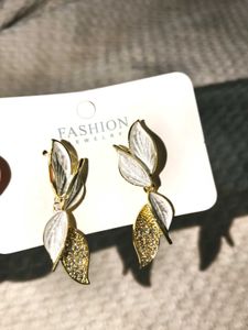 Elegant Leaf Dangle Earrings