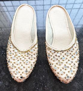 Embellished Juttis/Mojaris