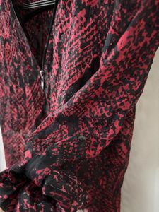 Red &amp; Black Snake Print Zipper Blouse
