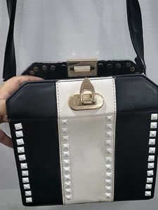 Stylish sling bag