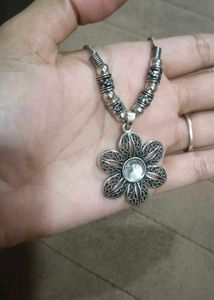 Vintage Flower Pendant Necklace