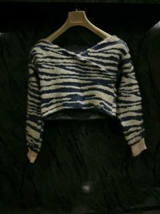 Stylish Tiger Print Cropped Sweater