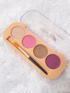 CUFFS N LASHES HANDY-DANDY EYESHADOW PALETTE; Mix