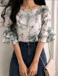 New with tag Chic Floral Print Ruffle Sleeve Top