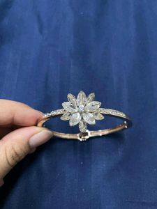 Sparkling Flower Bangle Bracelet