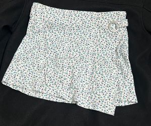 White Floral Mini Skort 🌸