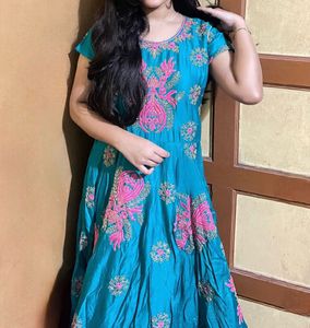 Mehroon Gown❤️Exquisite Embroidered Maxi