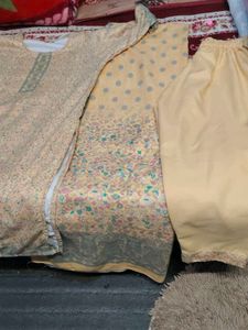 Beautiful  yellow    fleece cotton  Floral Kurta S
