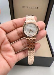 GUCCI PREMIUM LADIES WATCH AT SALE