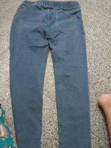 स्टाइलिश ब्लू डेनिम जीन्स (32 साइज़) ✨👖