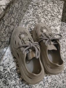 Stylish Athleisure Clogs 6-7 size