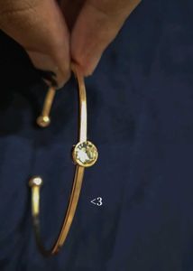 Elegant Gold Bangle Bracelet