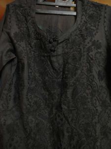 Elegant Black Embroidered Kurta
