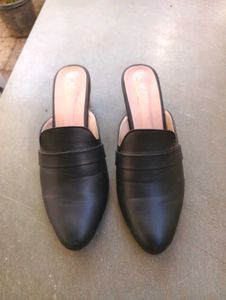 Chic Black Mules - Stylish & Comfortable