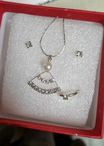 Elegant Jewellery Set with Ring