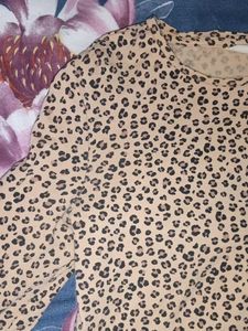 H&amp;M Fitted Leopard print Top