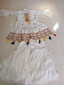 White Kurti Sarra