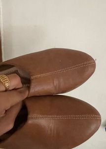 Stylish Brown Jutti heels