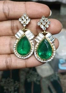 Golden green diamond airing
