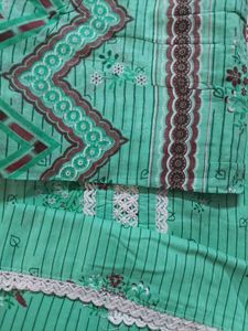 Green Floral Print Kurta Set with Lace Detail(unst