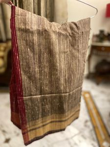 Maroon &amp; Gold Textured Cotton-Silk Saree |