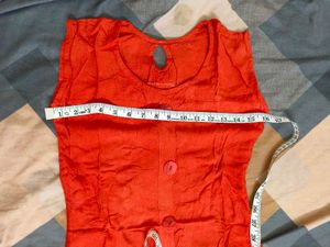 Red sleeveless kurti