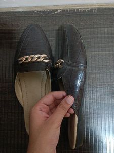 Stylish Chain leather design footwear