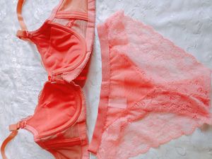 Coral Lace double paded pudhup braS