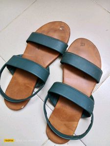 Green Flats &amp; Sandals in good condition 👍