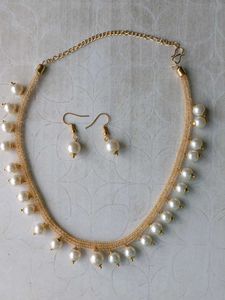 Elegant Pearl Necklace and Earrings Set