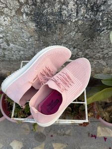 Women's stylish pink sneakers! 🩷