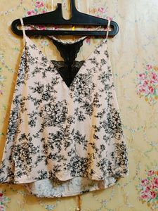 🇳🇿💫🎀Floral Cami Top with Lace Detail