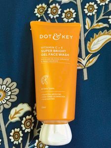 Dot & Key Vitamin C+E Face Wash