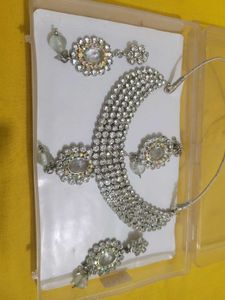 Sparkling Silver Jewelry Set