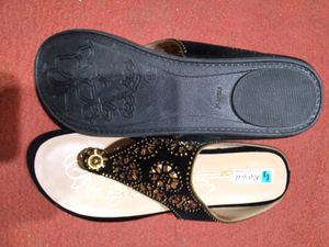Ladies Fancy Black Slipper