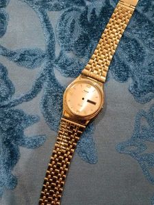 Elegant Gold Tone hmt Quartz
