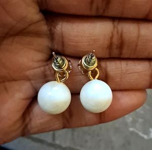 Pearl Earring With White Stone