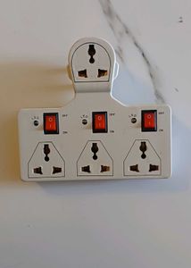 Cordless 4-Way Multi-Plug Adapter