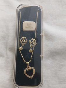 Gold Tone Heart Necklace & Earrings Set