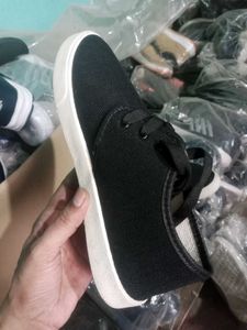 NEW NO USED CASUAL SHOES