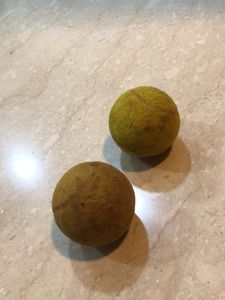 2 Tennis 🎾 Balls