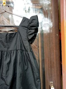 Chic Black Square Neck Ruffle Top