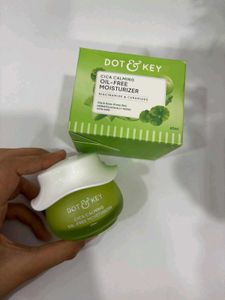 Dot & Key Cica Calming Oil-Free Moisturizer