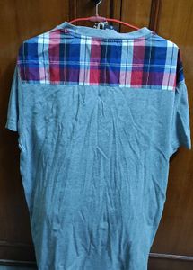Men's Grey T-Shirt with Plaid Pocket
